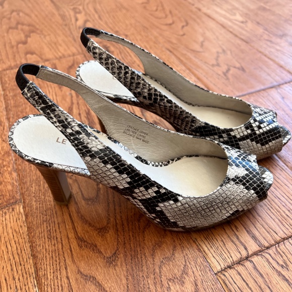 Le Chateau Snake Skin Sling Back Pumps - US 5M - Picture 4 of 7
